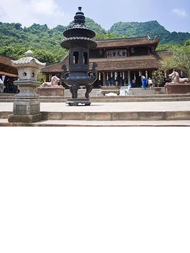   Chùa Thiên Trù: Lăng mộ nghìn năm