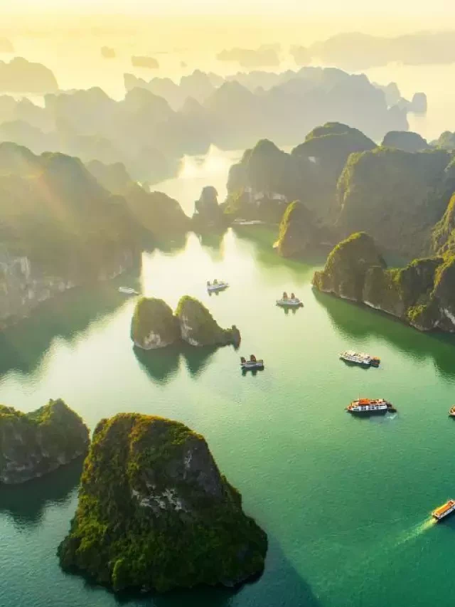   Vịnh Hạ Long - Thành phố biển thơ mộng