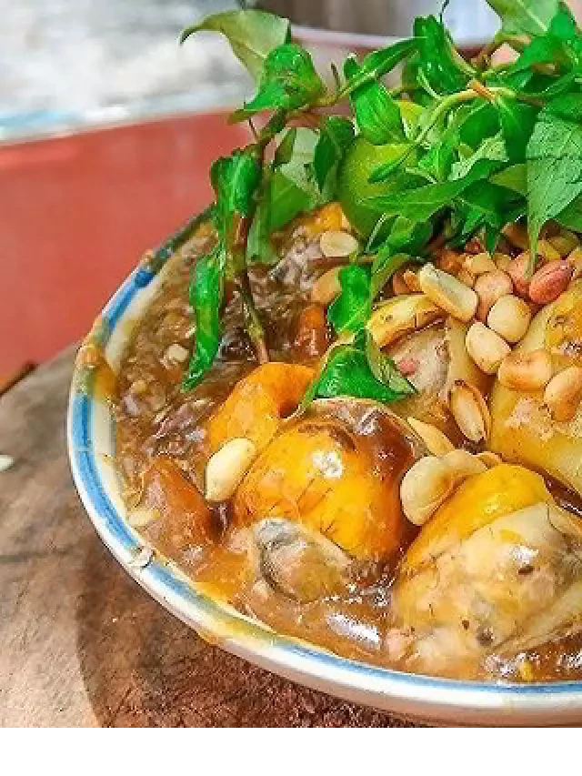   Xuyến xao với cách làm hột vịt lộn xào me, sa tế và tỏi ngon như ngoài hàng