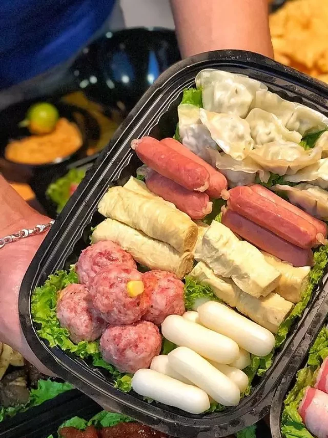   Lẩu Phan Giải Phóng: Khám phá quán lẩu nổi tiếng với menu buffet hấp dẫn