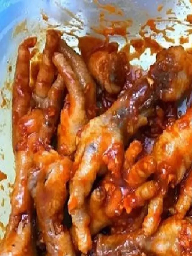  Chân vịt rút xương: Biến tấu thú vị từ món ngon này!