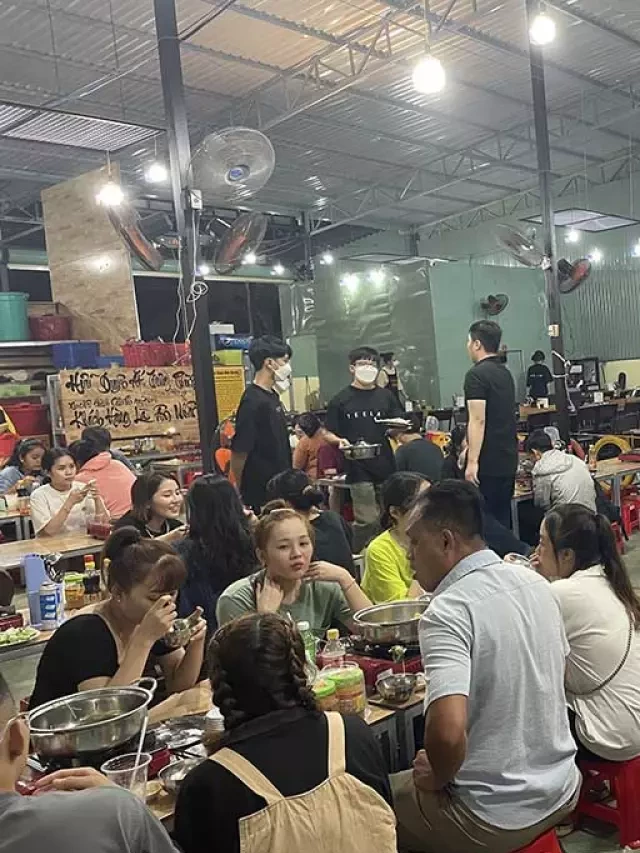   Nhộn nhịp phố lẩu chay ở làng đại học Thủ Đức, giá phần ăn từ 35.000 đồng