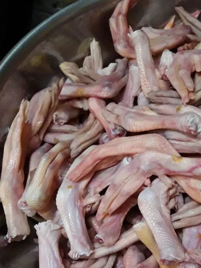   Cách làm chân vịt rút xương xào sả ớt tuyệt ngon
