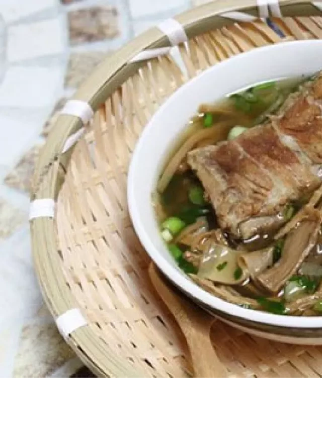   Cách làm lẩu gà măng khô đãi khách cực ngon