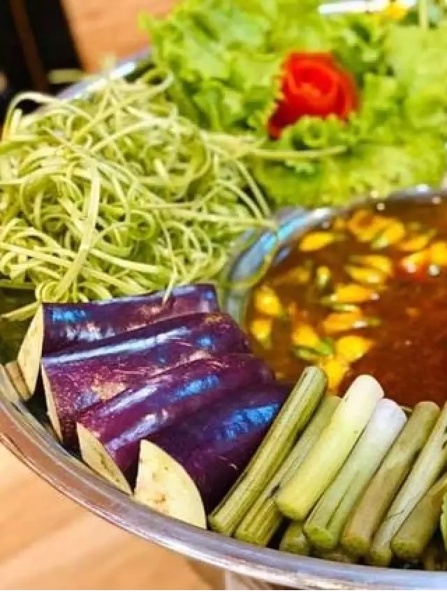   Lẩu Chua Cá Linh - Bông Điên Điển: Thực Khách Hà Nội Hãy Quẩy Lên!