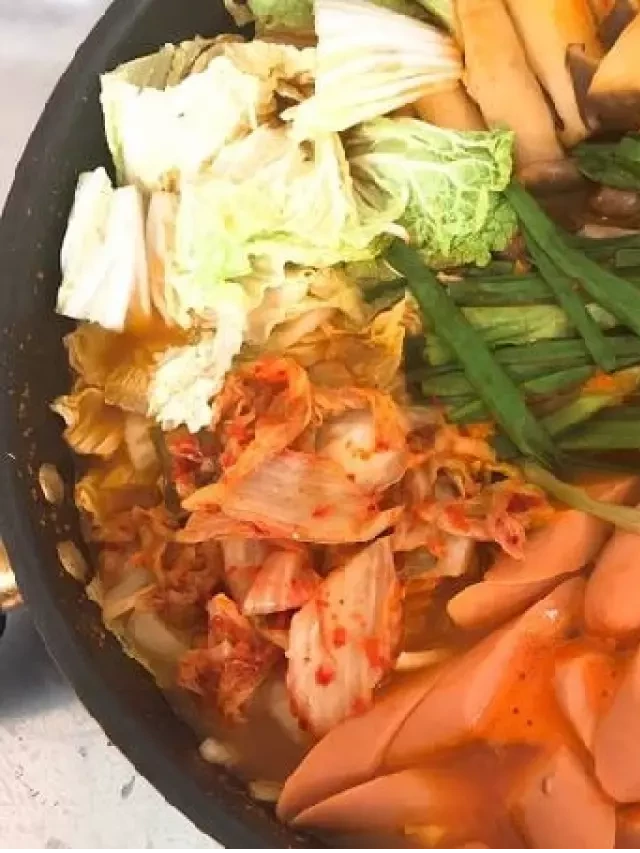   Bật mí cách làm lẩu xúc xích ngon đúng vị ngay tại nhà