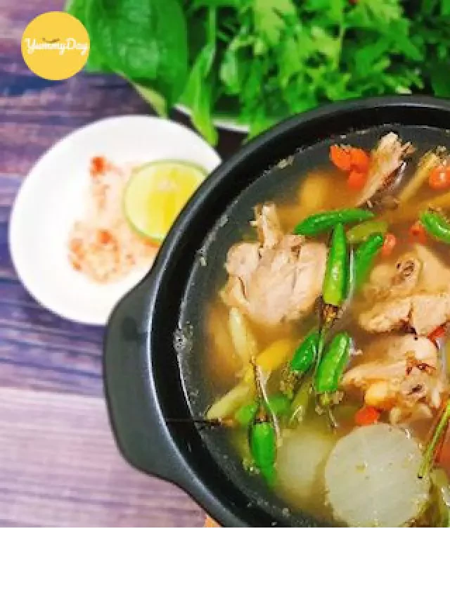   Lẩu Gà Ớt Hiểm: Món Ăn Nóng Hổi Cho Những Ngày Cận Giáng Sinh