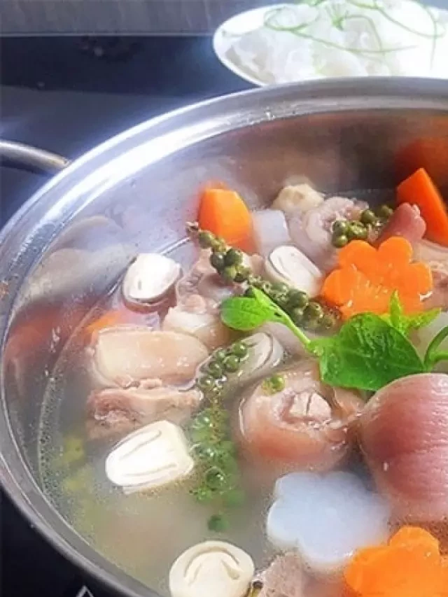   Cách làm lẩu đuôi heo tiêu xanh giòn ngon, hấp dẫn