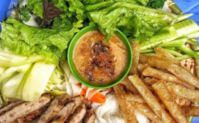 TOP 5 khu ăn vặt Hà Nội cho các bạn sinh viên: thi xong rồi, ‘xõa’ thôi!