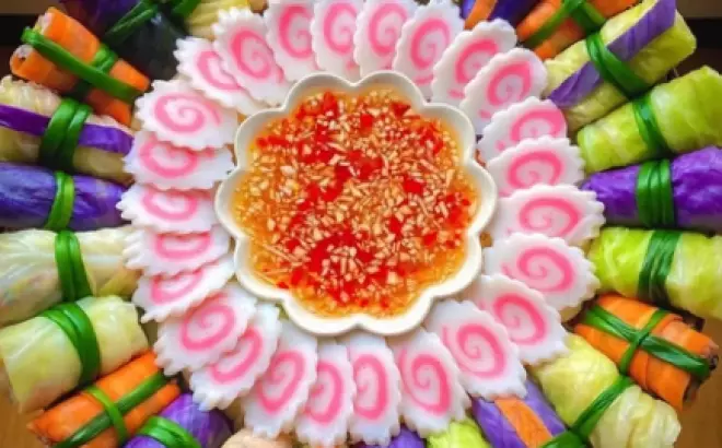 Ngã mũ thán phục trước tài trang trí món ăn "đẹp không nỡ ăn" của cô nàng 9x