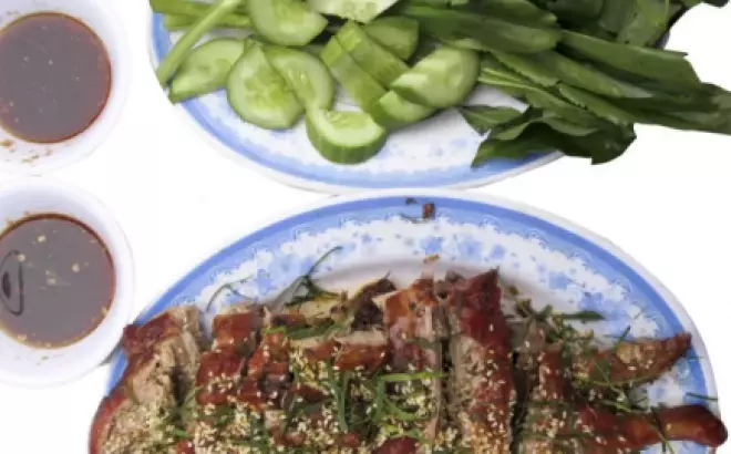 Vịt nướng: Món ngon thơm lừng tại Mạnh Khoát Quán