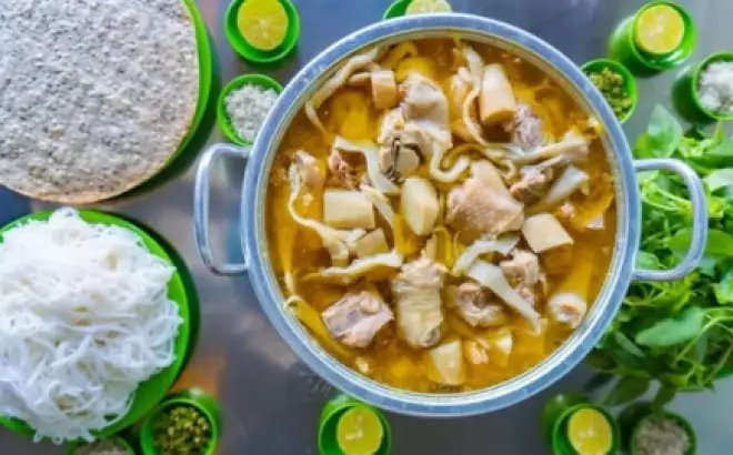 Quán lẩu gà chi nhánh gốc đường 3/4 - Một địa điểm không thể bỏ qua ở Đà Lạt