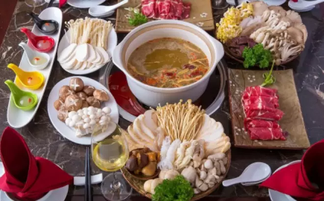 Review Lẩu Nấm Ashima: Trải Nghiệm Tuyệt Vời với Không Gian, Hương Vị và Đội Ngũ Phục Vụ Chuyên Nghiệp