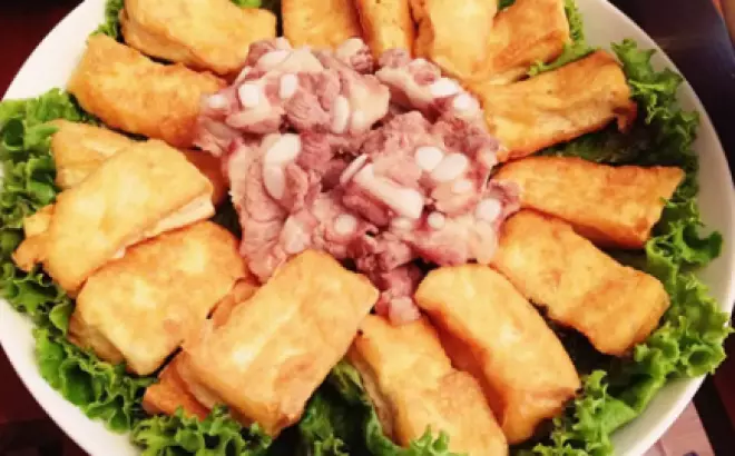 Lẩu riêu cua bắp bò sườn sụn: Hương vị đặc trưng sẽ làm bạn hài lòng