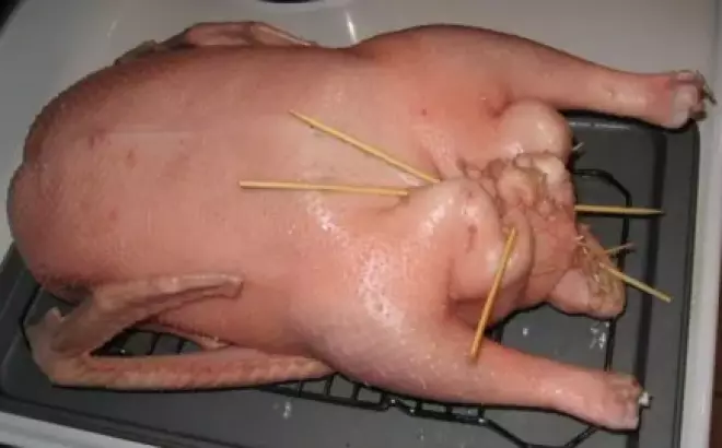 Cách làm món ngỗng quay ngon tại nhà cho lễ giáng sinh