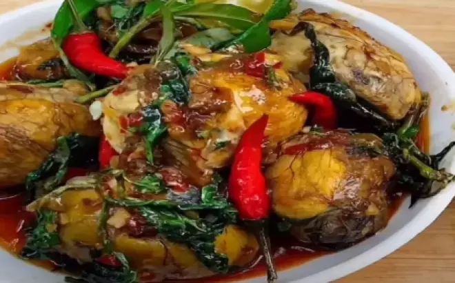 Món trứng vịt lộn xào sa tế: Bữa cơm gia đình thêm ấm cúng và ngon miệng