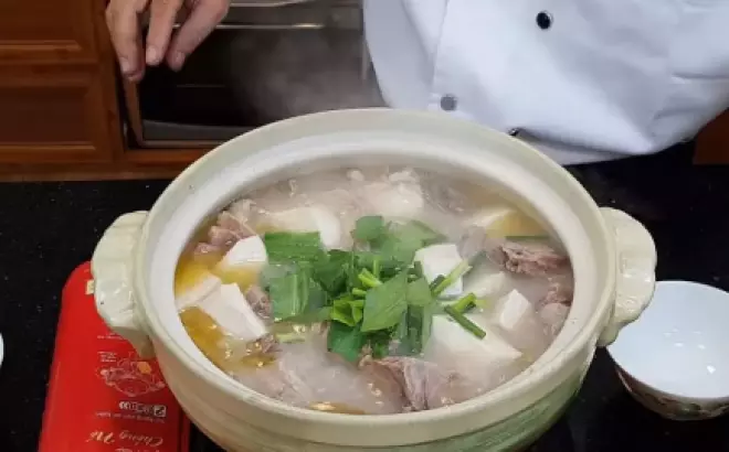 Cách làm lẩu vịt om sấu thơm ngon, đơn giản tại nhà